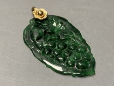 A yellow metal mounted mottled green jade 'leaf' pendant, overall 58mm, gross 11.1 grams.