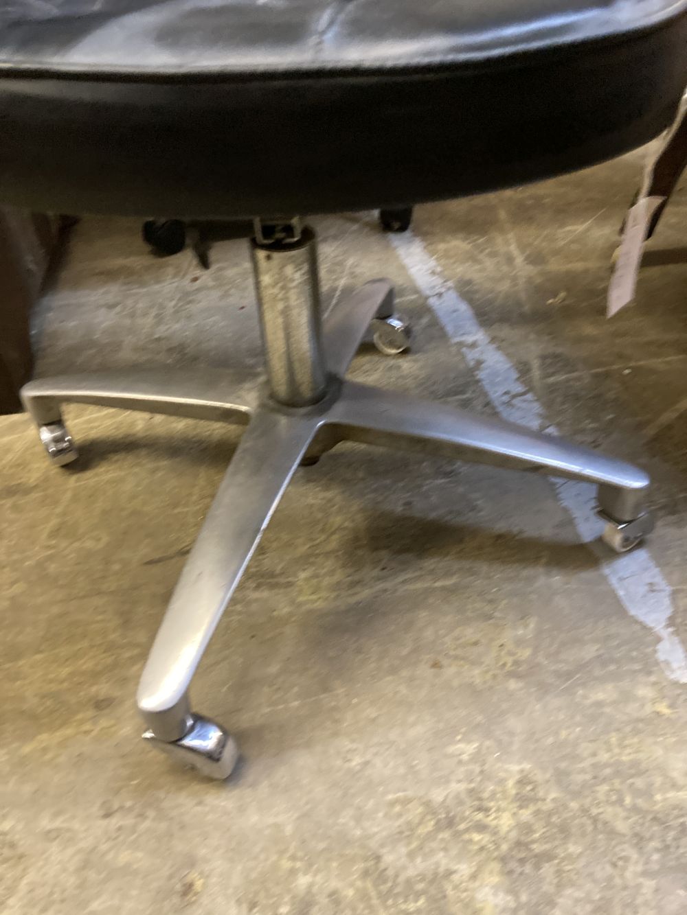 A 1960s vintage aluminium swivel office chair - Image 3 of 5