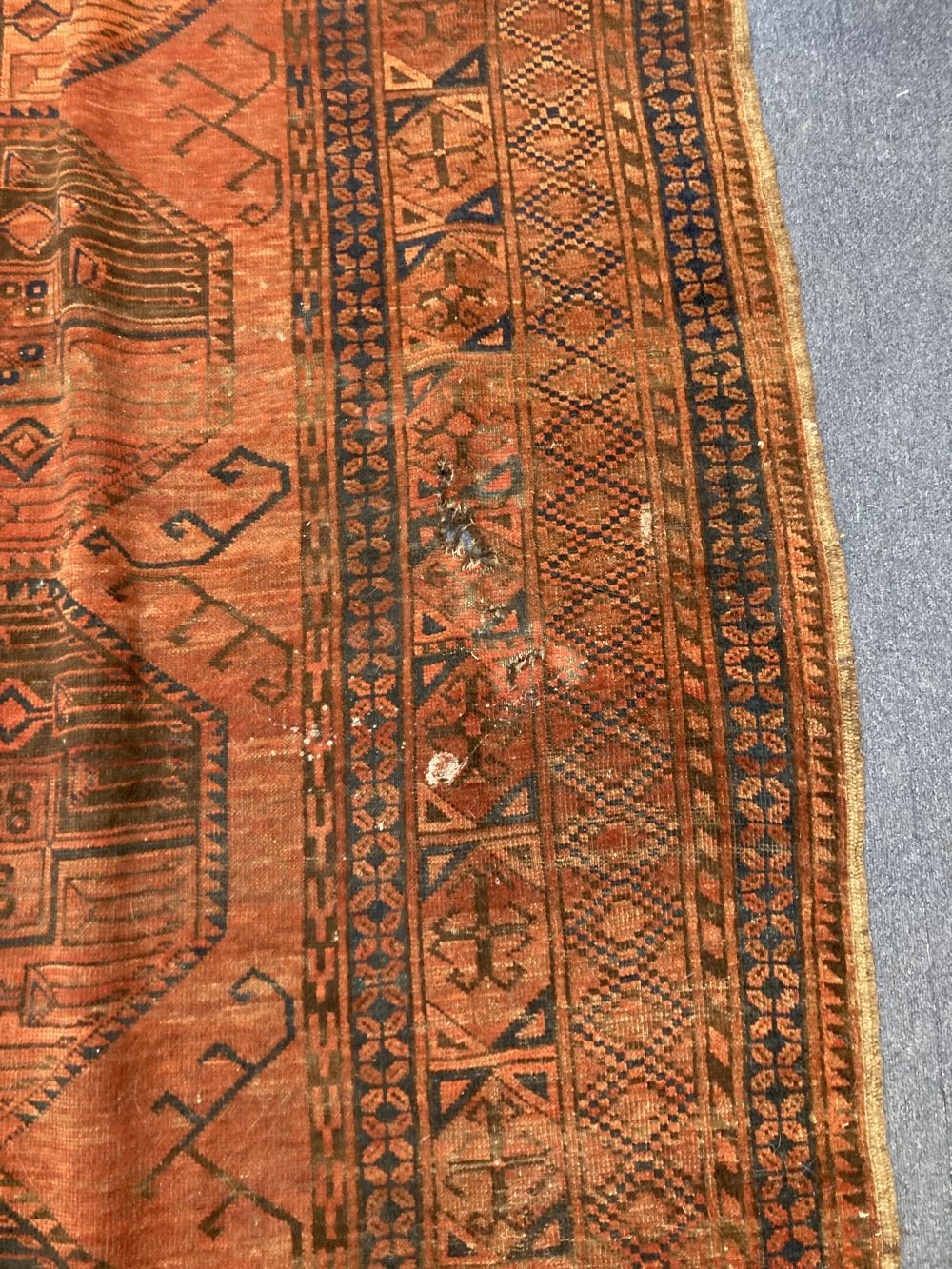 An antique Bokhara burgundy ground carpet, 400 x 280cm - Image 4 of 4