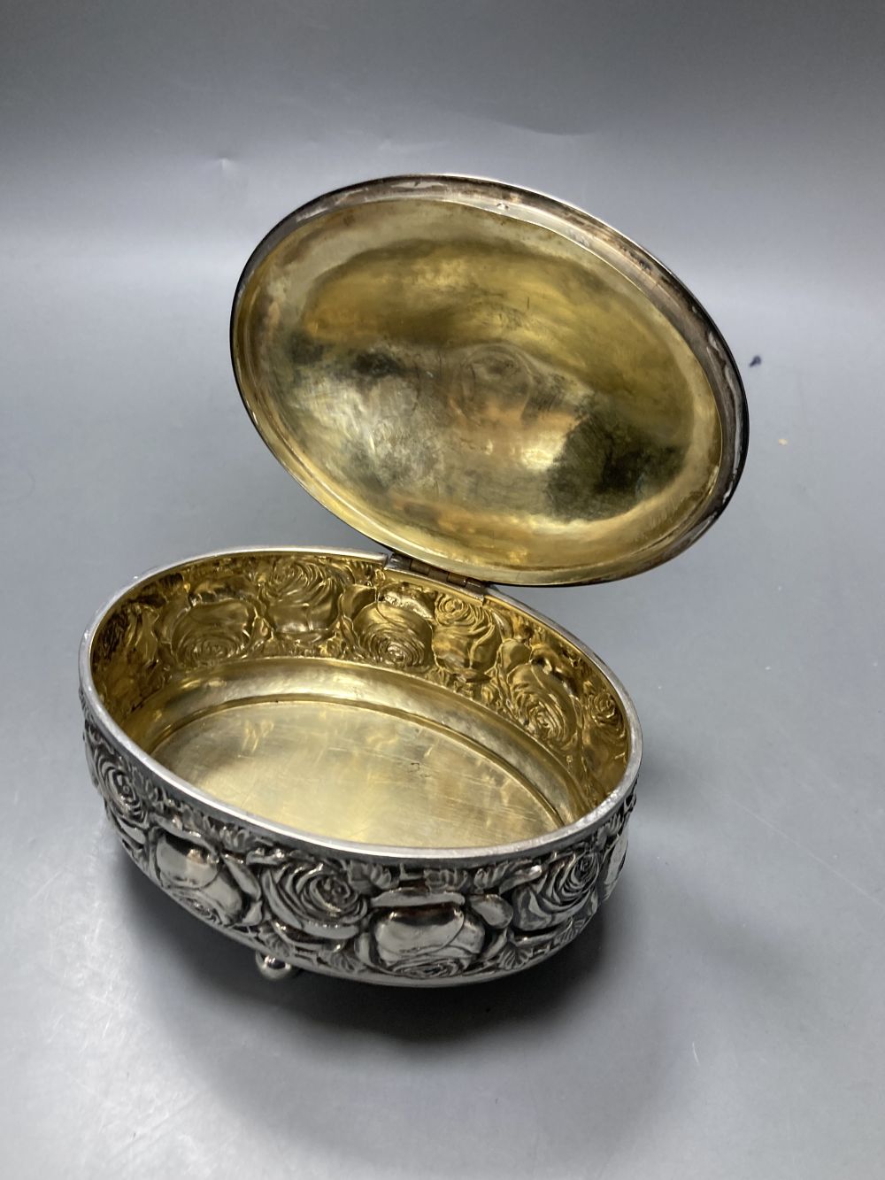 An early to mid 20th century continental 800 standard white metal oval lidded box, embossed with - Image 2 of 2