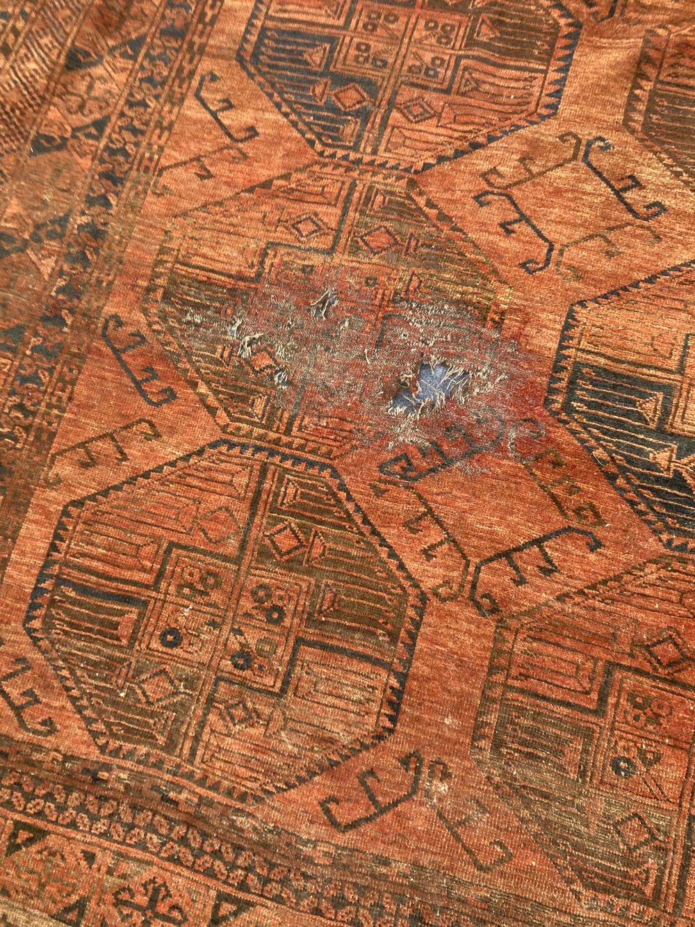 An antique Bokhara burgundy ground carpet, 400 x 280cm - Image 2 of 4