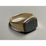 A modern 10k yellow metal and hematite set signet ring, size Q, gross 5.8 grams.CONDITION: Minor