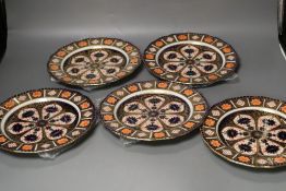 Five Royal Crown Derby 1128 imari pattern plates, 22.5cm