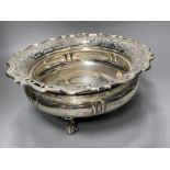 A George V silver circular fruit bowl with pierced border, Goldsmiths & Silversmiths Co Ltd, London,