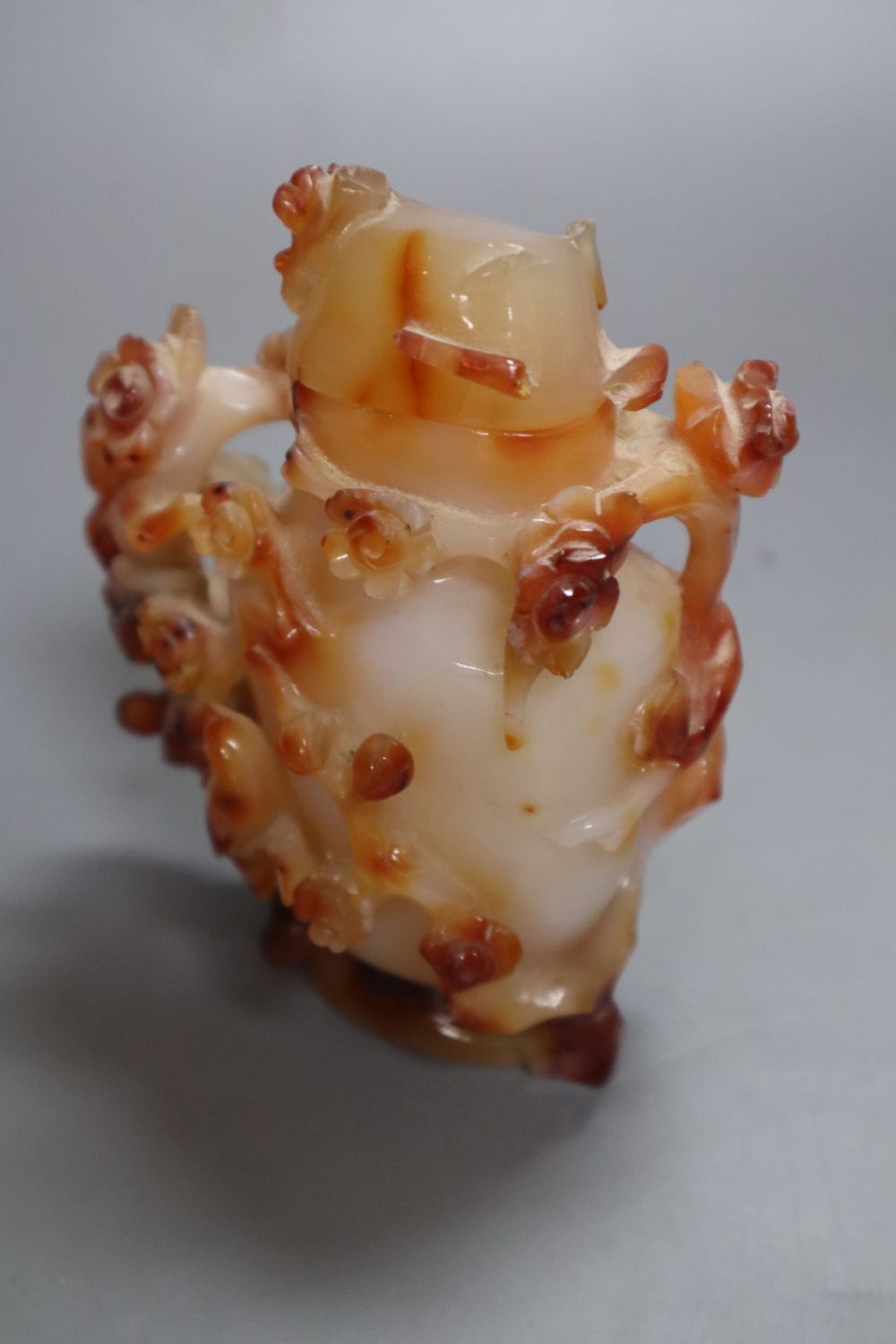 A Chinese agate vase and cover and a hardstone tree, in carved celadon jardiniere, 29cm - Image 3 of 4