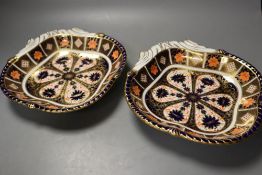 Two Royal Crown Derby 1128 imari pattern shell dishes, 15cm