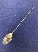 An 18th century white metal mote spoon (a.f.), 17.6cm, 7 grams.CONDITION: Stem slightly bent. Old