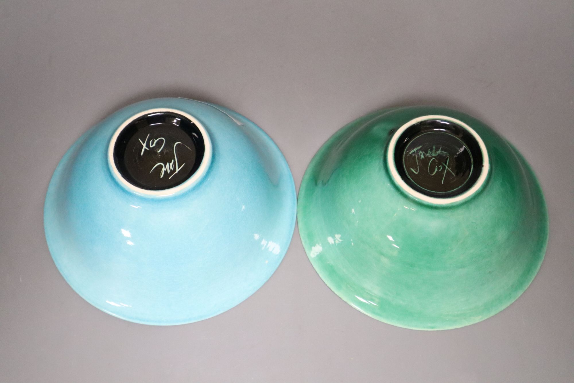 Two contemporary bowls by Jane Cox, diameter 15cm - Image 3 of 3