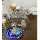 A mixed collection of collectables including glass, metalware and ceramics