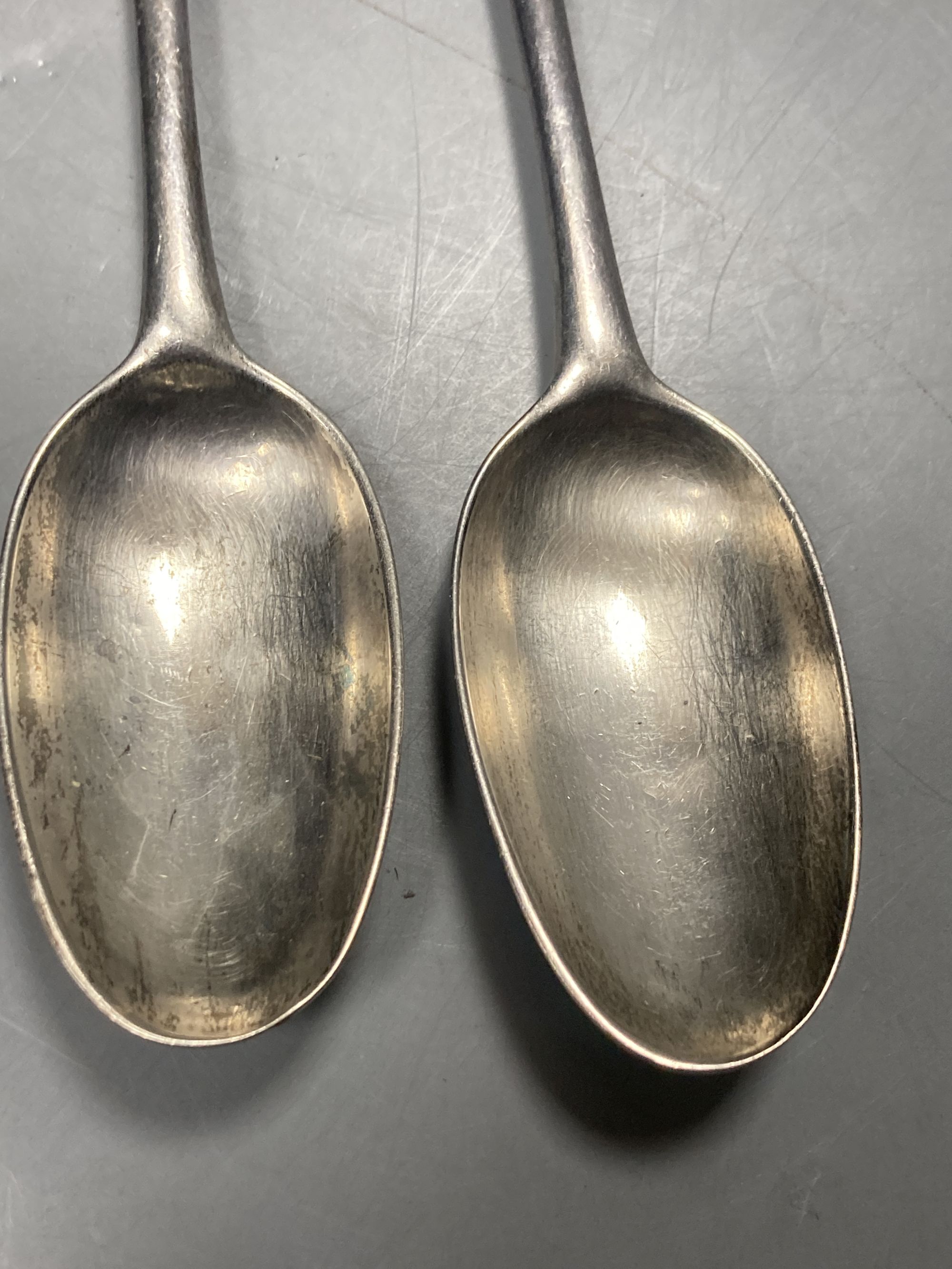 A pair of George II Irish silver Hanovarian pattern table spoons by Alexander Richards?, Dublin, - Image 2 of 6