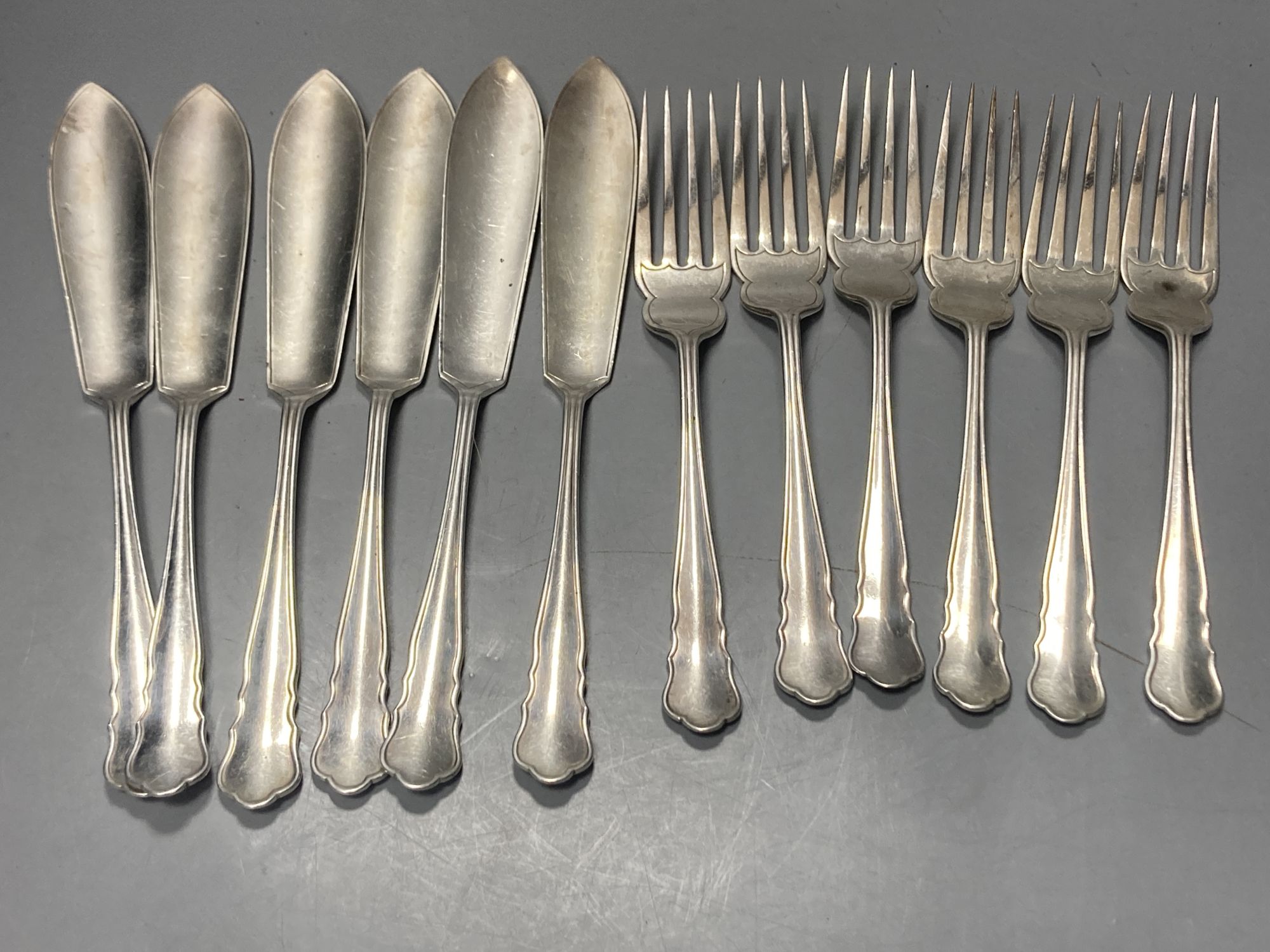 Six pairs of George V silver fish eaters, William Hutton & Sons, Sheffield, 1925, 17oz.
