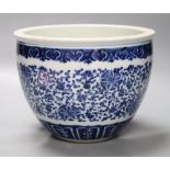 A small Chinese blue and white jardiniere, diameter 21cm