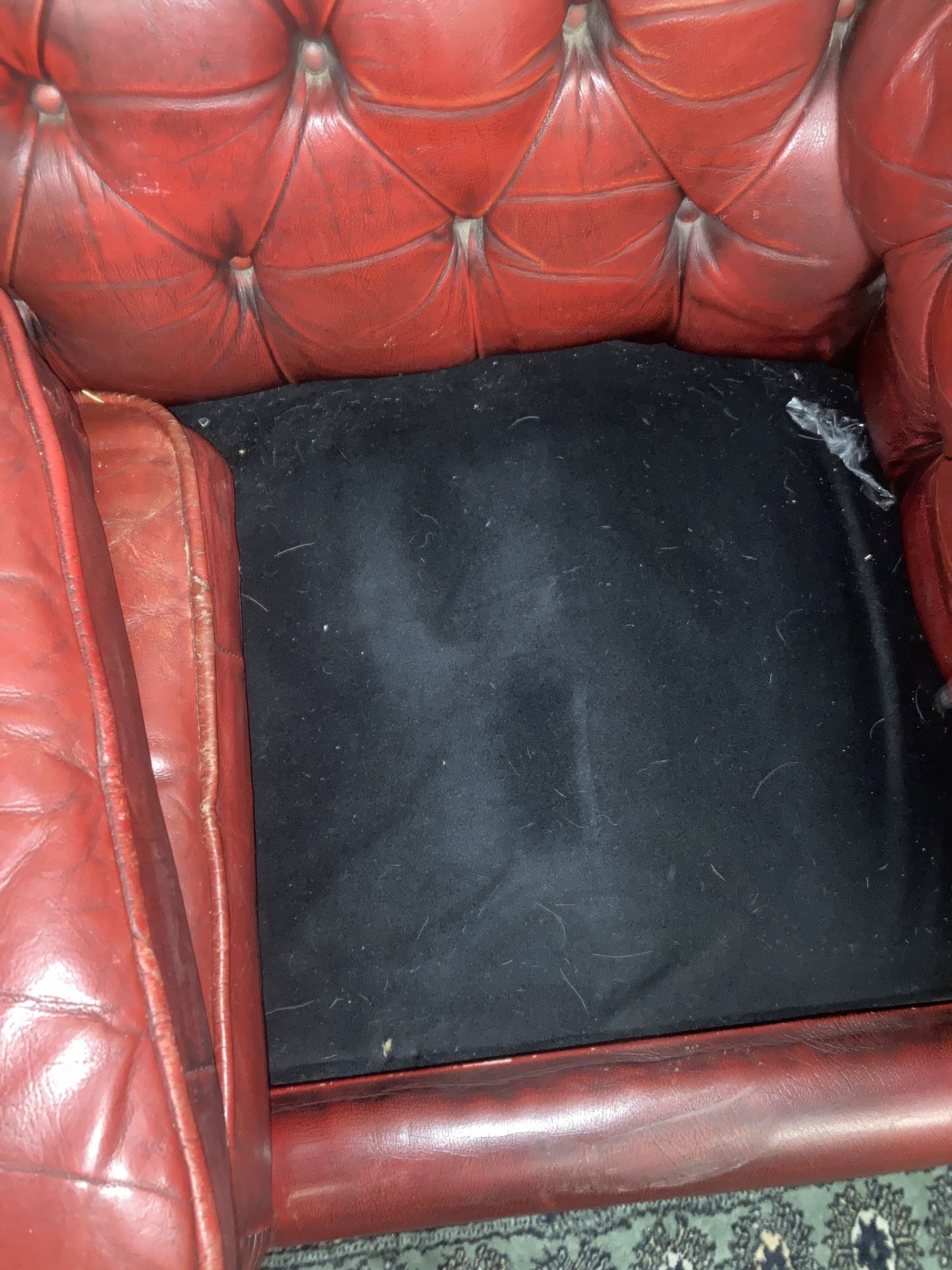 A Victorian style buttoned red leather Chesterfield settee, width 186cm depth 84cm height 66cm - Image 4 of 4