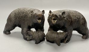 A pair of Black Forest bear groups, length 18cm