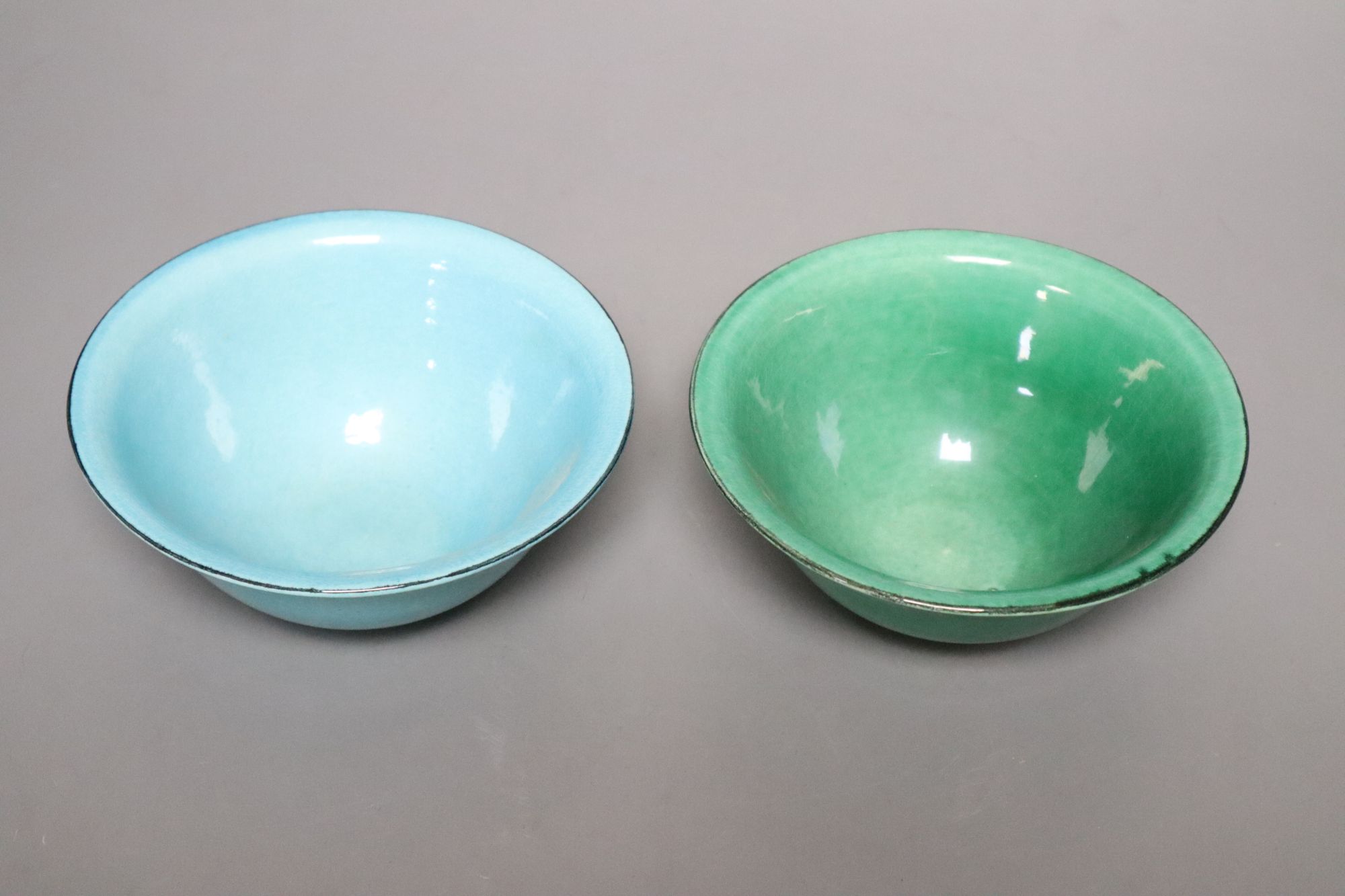 Two contemporary bowls by Jane Cox, diameter 15cm - Image 2 of 3