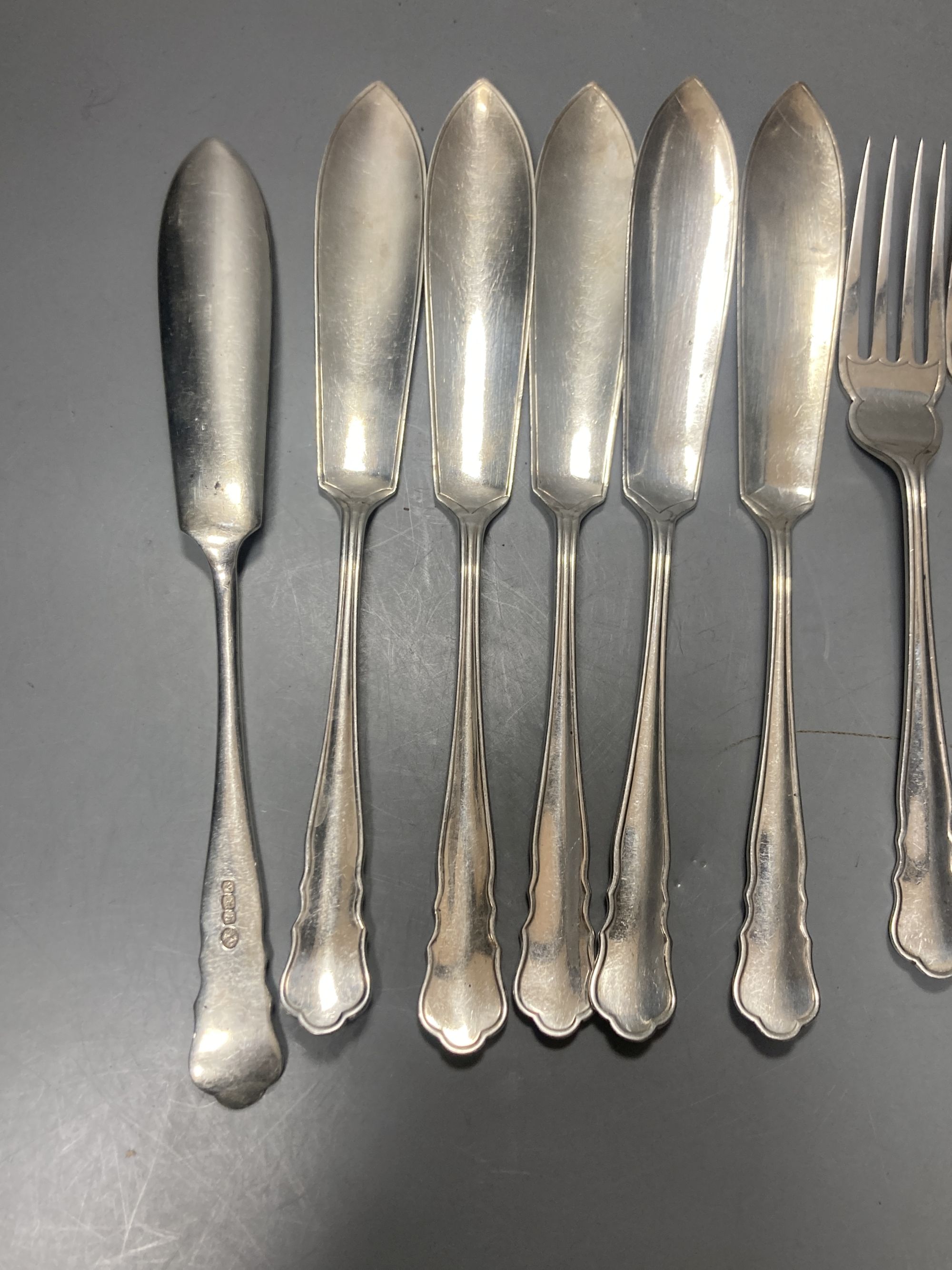 Six pairs of George V silver fish eaters, William Hutton & Sons, Sheffield, 1925, 17oz. - Image 3 of 4