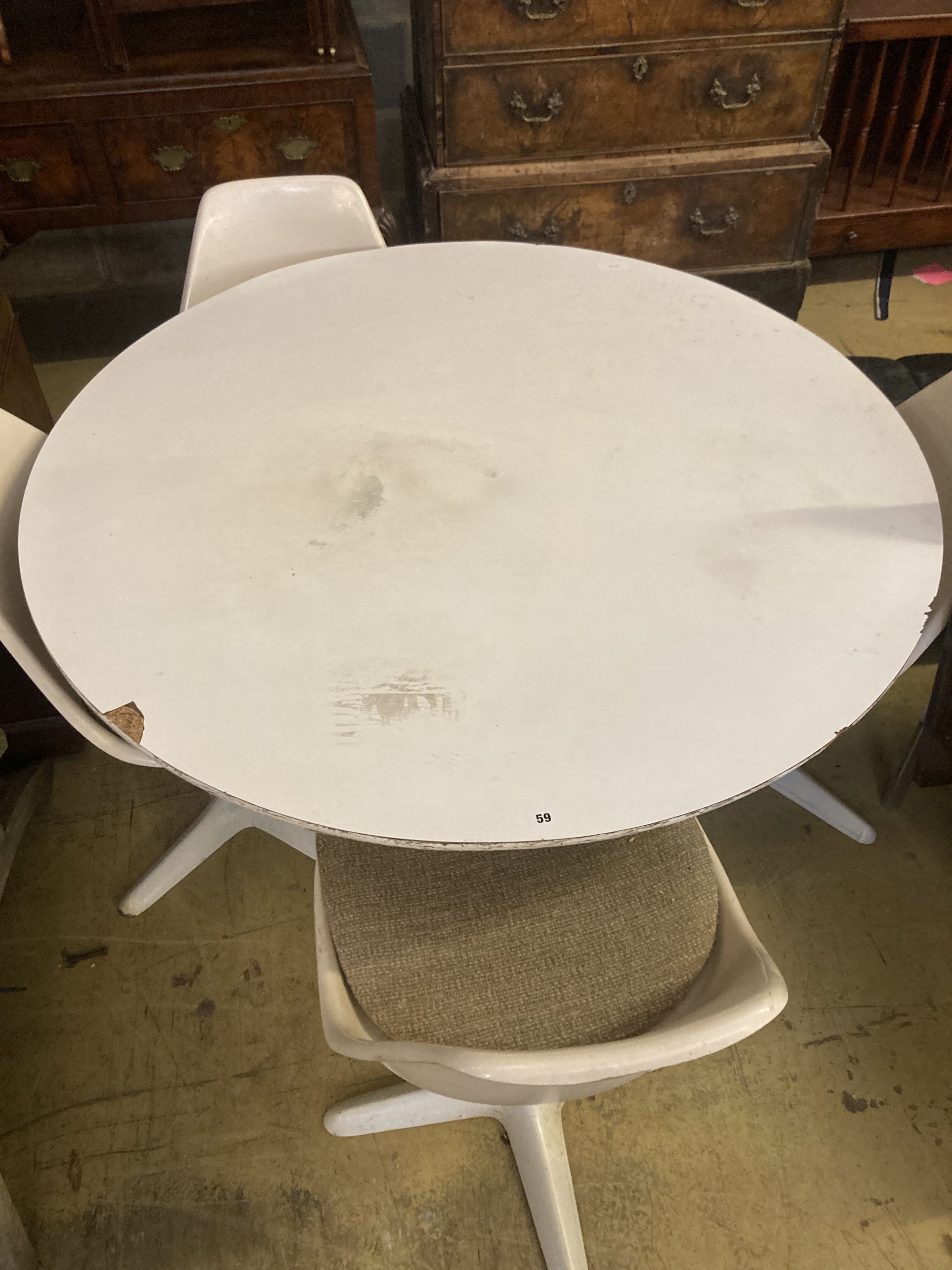 A circular tulip style table and four chairs, table diameter 121cm - Image 2 of 5