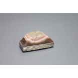 A white metal mounted banded agate snuff box, unmarked, 76mm (agate cracked in several places).