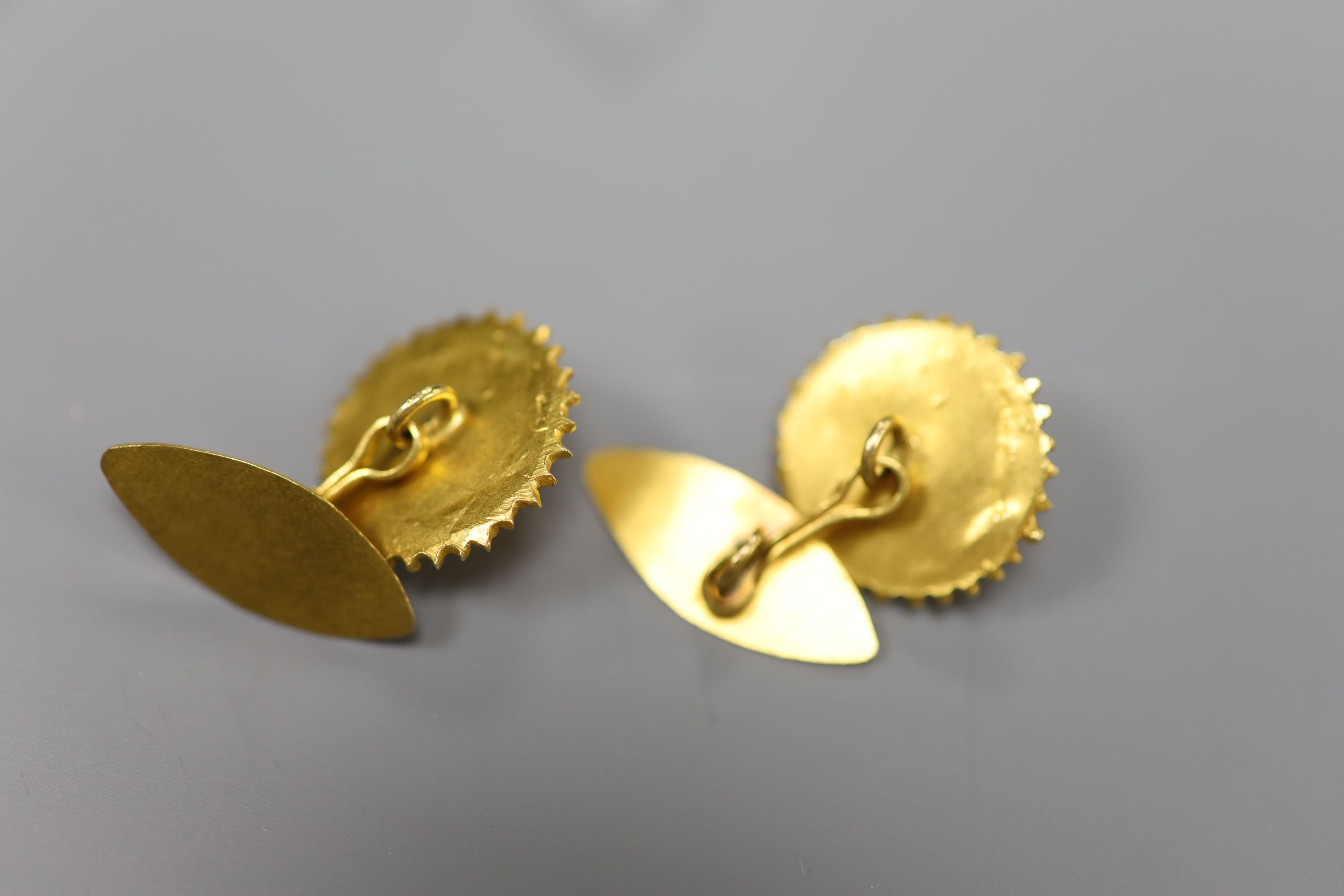 A pair of yellow metal cannetile work cufflinks, gross 6.8 grams and a pair of Peruvian Ilaria 950 - Image 3 of 3