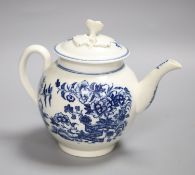 An 18th century Caughley tea pot and cover with the Fence in Blue pattern, C mark to base, height