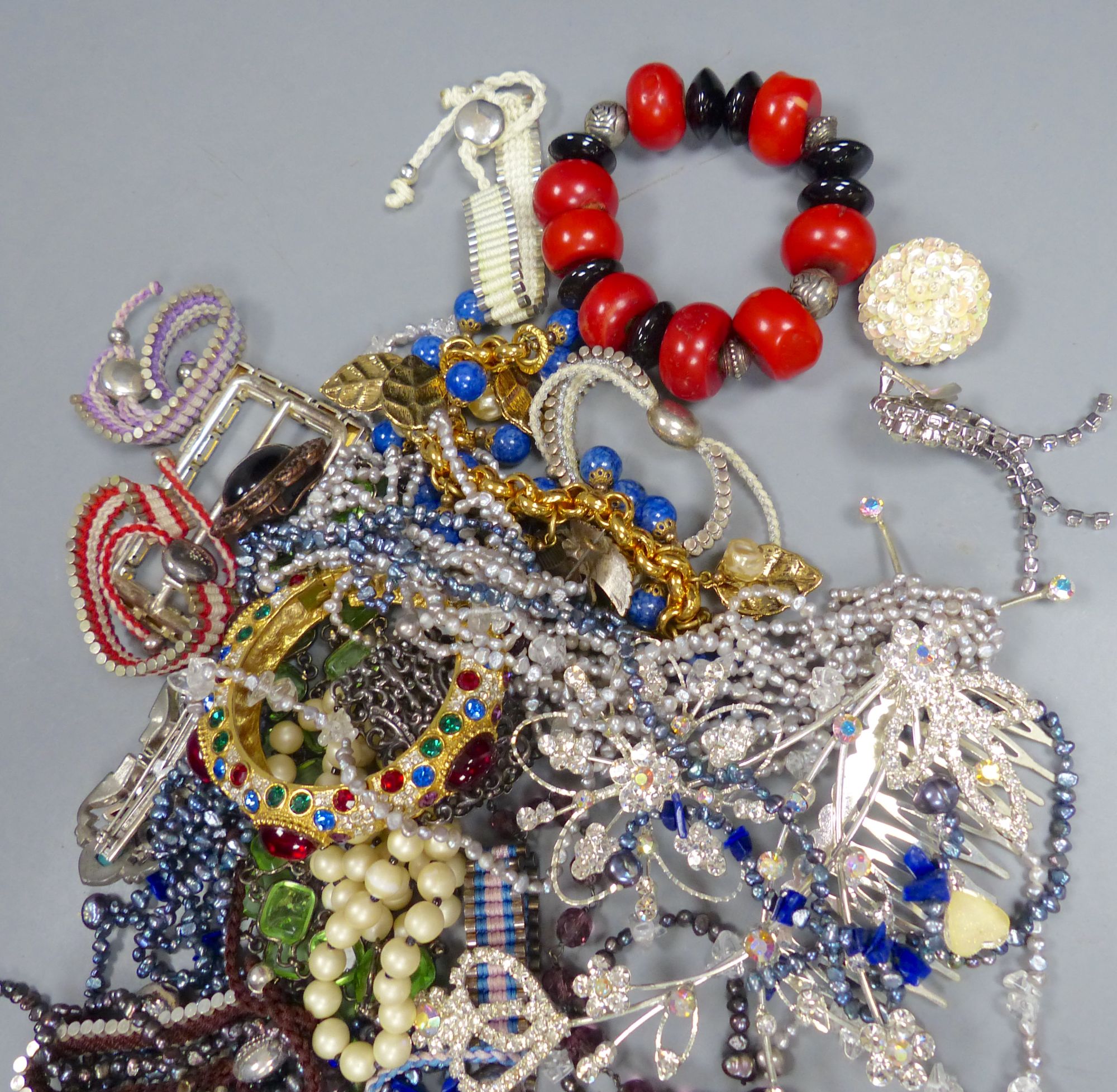 A group of assorted costume jewellery, including coloured paste necklaces. - Image 3 of 3