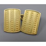 A single 18ct gold cufflink, 5 grams.