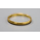 A Victorian 22ct gold wedding band, London, 1855, size O, 2 grams.