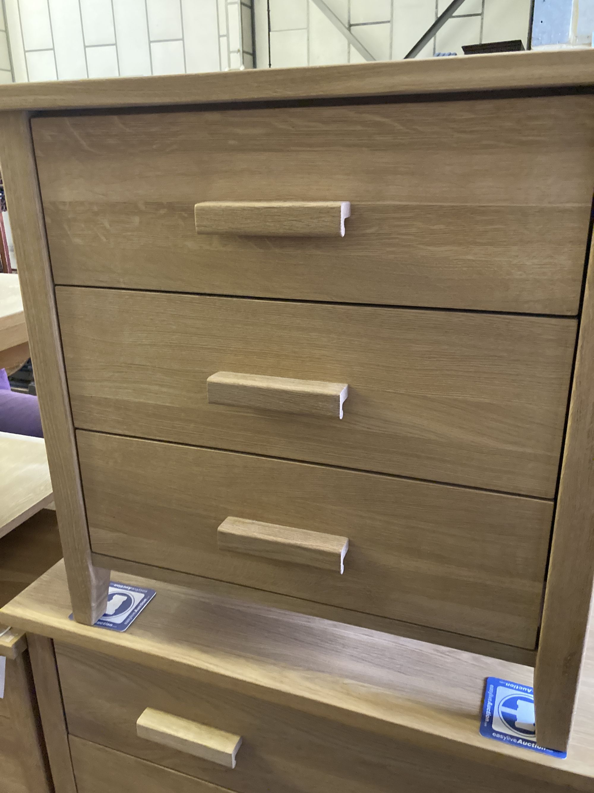 Two modern contemporary oak three-drawer chests, larger width 105cm, depth 45cm, height 77cm - Image 5 of 6