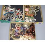 A quantity of assorted costume jewellery.