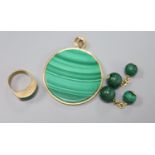 A 9ct gold and malachite ring, a similar pendant and a pair of yellow metal and malachite cufflinks,