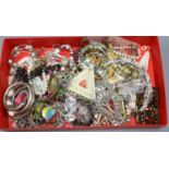 A quantity of assorted costume jewellery.