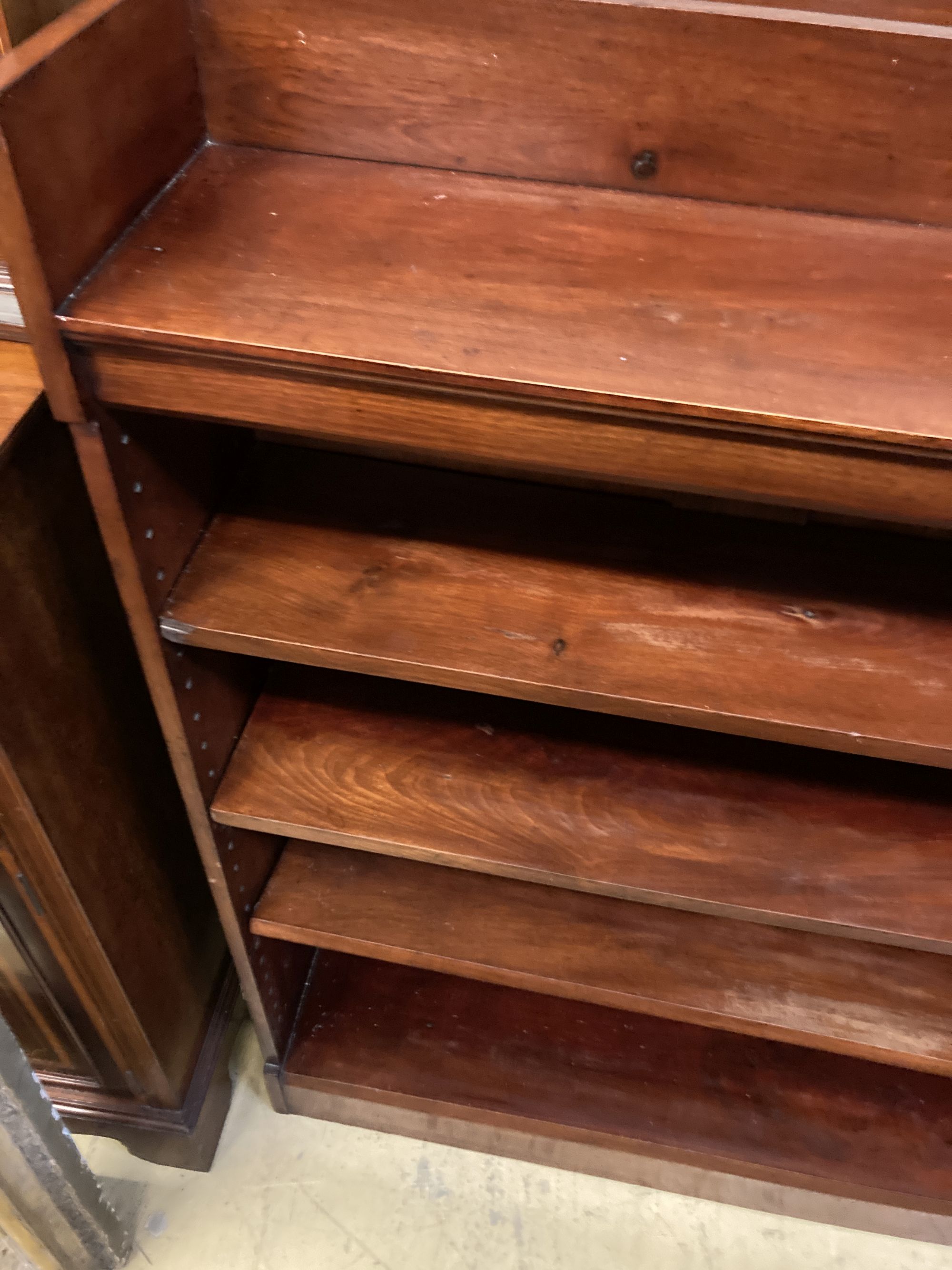 A pair of Victorian mahogany open bookcases, width 127cm, depth 24cm, height 126cm - Image 4 of 4