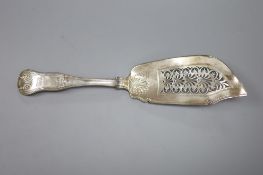 A George IV silver hourglass pattern fish slice, James Beebe, London, 1824, 31.1cm, 7.1oz.