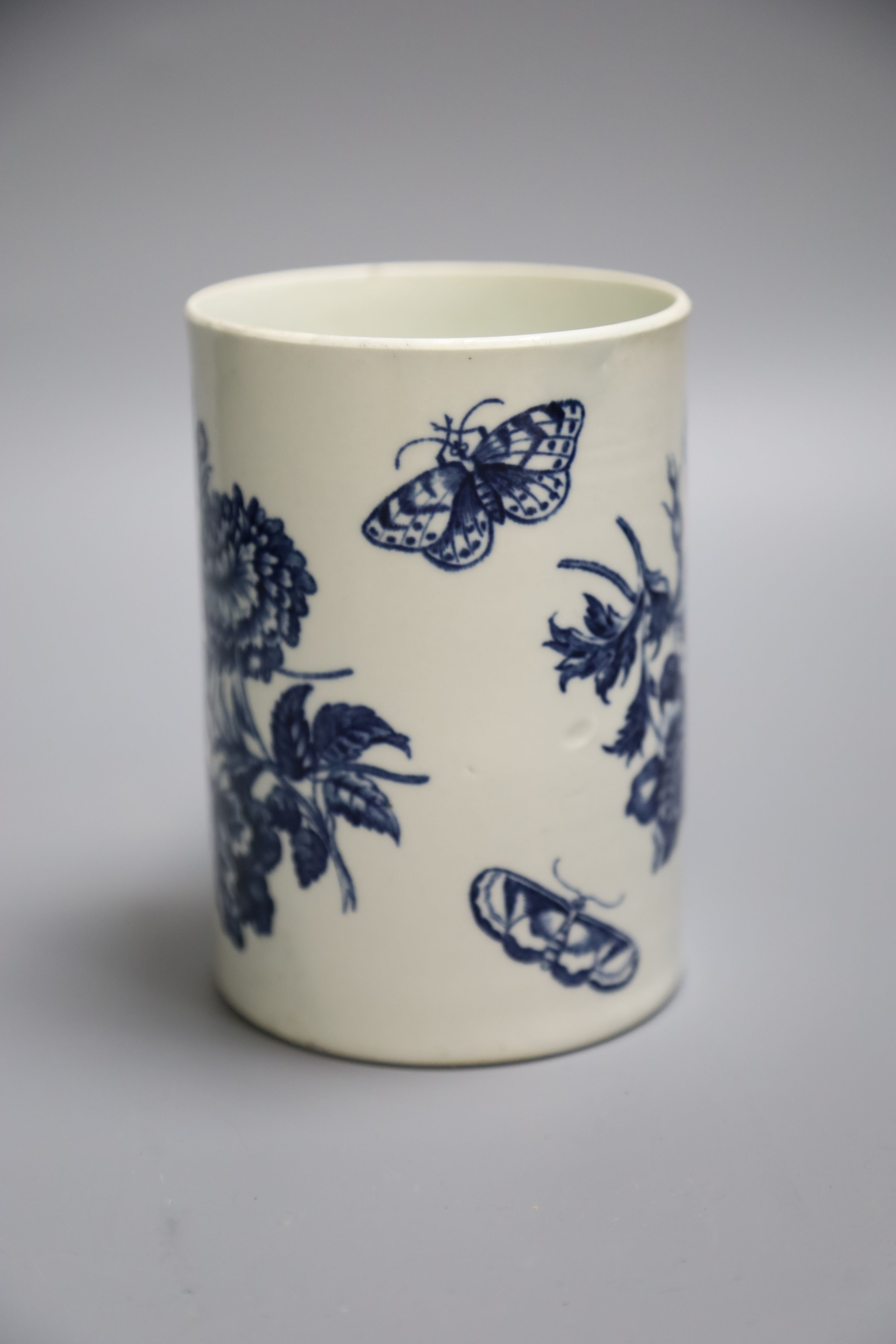 An 18th century Worcester mug decorated with large floral sprays, height 14cmCONDITION: Structurally - Image 3 of 4