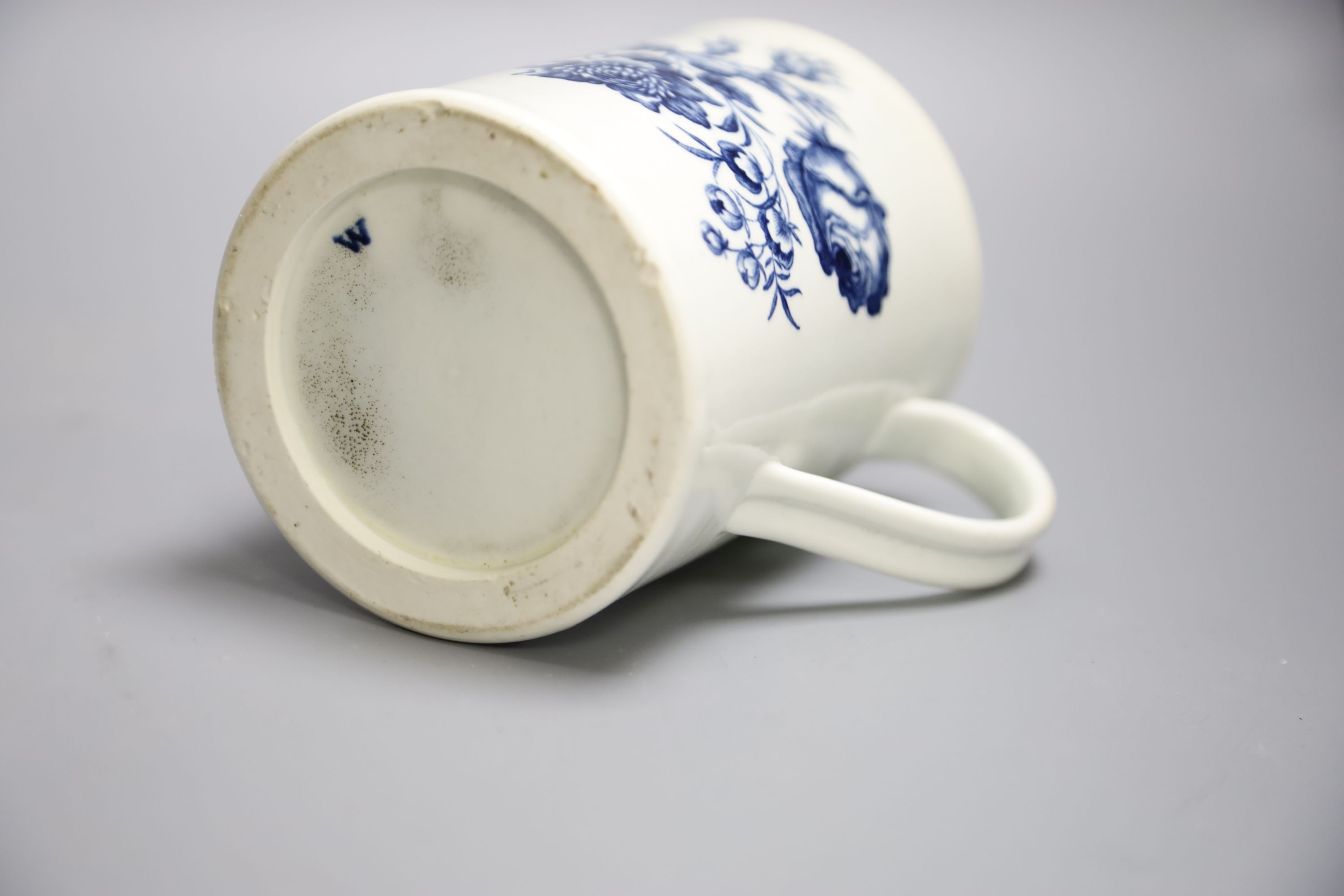 An 18th century Worcester mug decorated with large floral sprays, height 14cmCONDITION: Structurally - Image 4 of 4