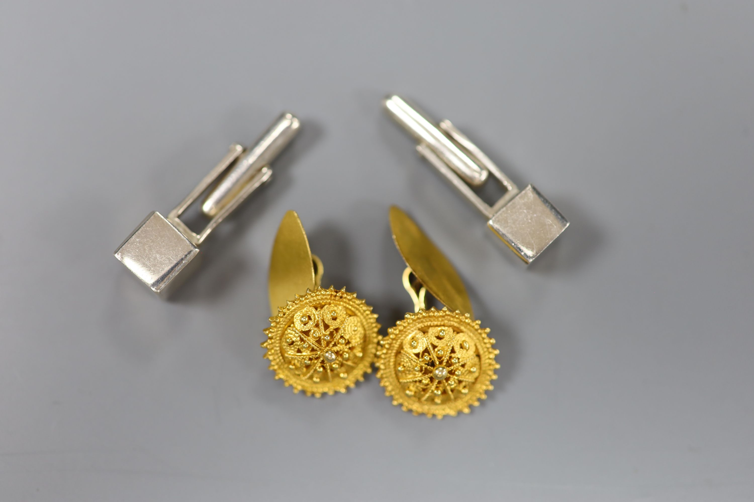 A pair of yellow metal cannetile work cufflinks, gross 6.8 grams and a pair of Peruvian Ilaria 950 - Image 2 of 3