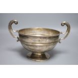 A George V silver two handled trophy bowl, Stevenson & Law, Sheffield, 1924, diameter 21.2cm, 19oz.