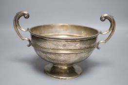 A George V silver two handled trophy bowl, Stevenson & Law, Sheffield, 1924, diameter 21.2cm, 19oz.