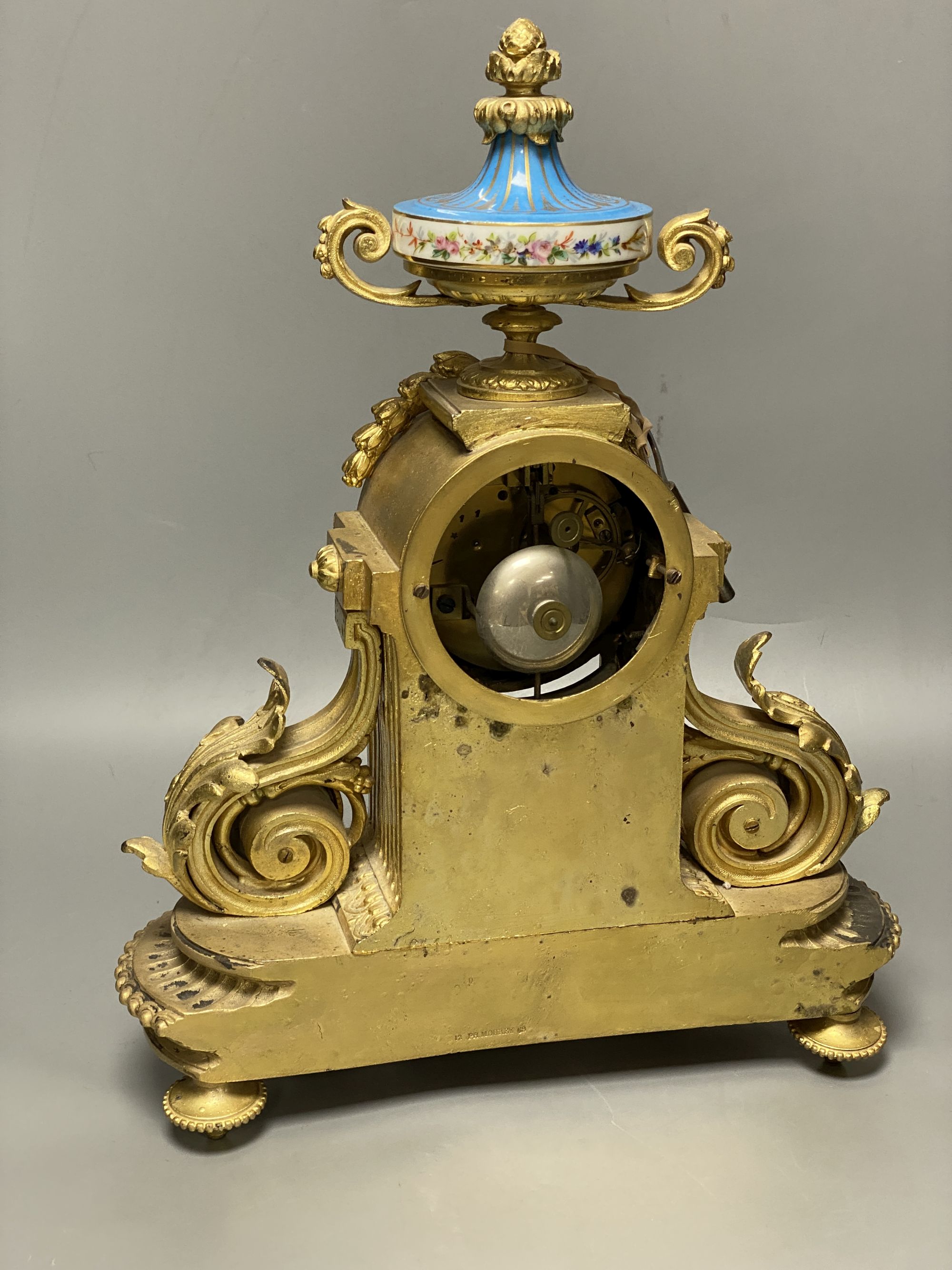 A Louis XVI style gilt spelter mantel clock inset Sevres style panels, height 38cm - Image 3 of 4