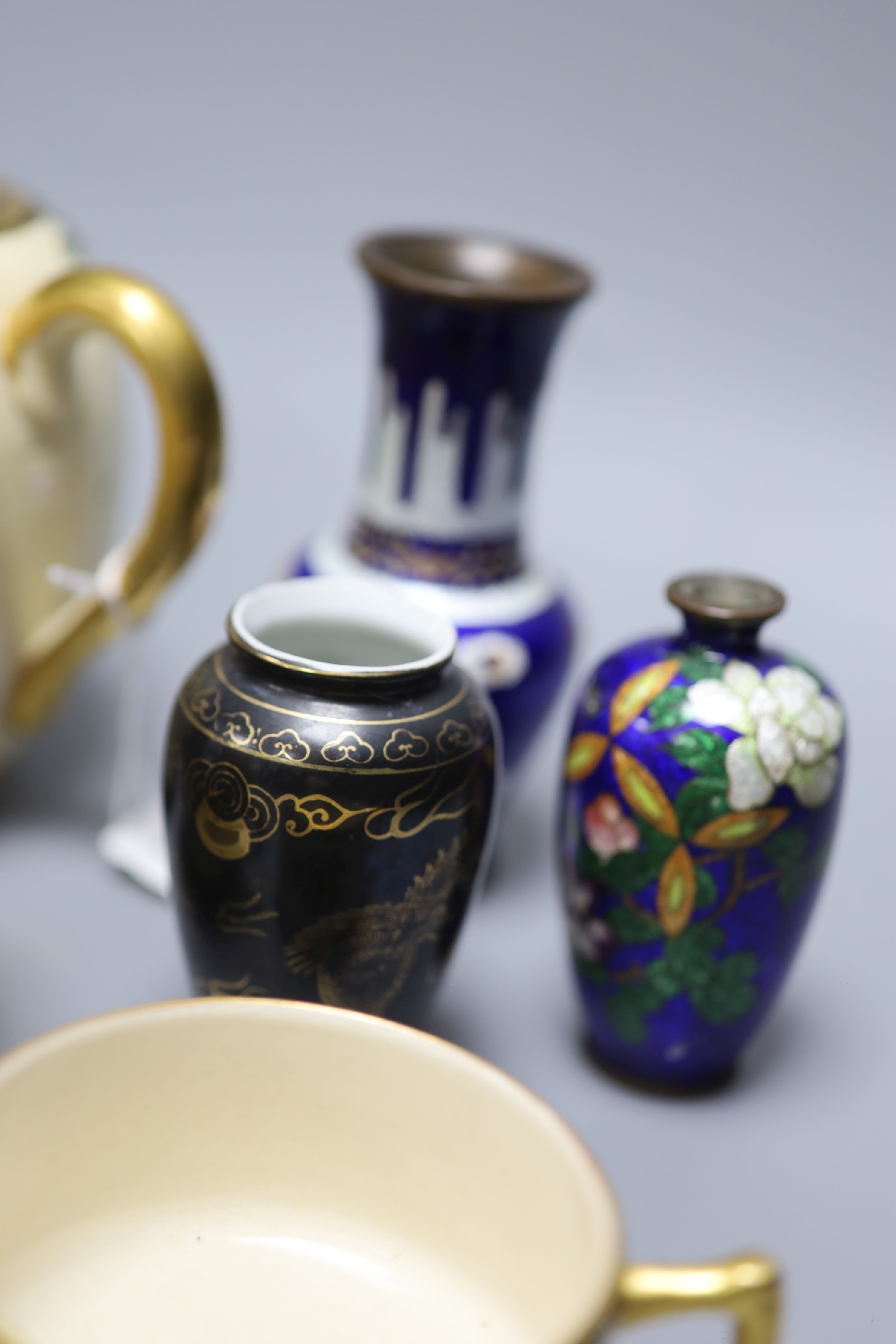 A group of Japanese cloisonne and satsuma wares - Image 5 of 6