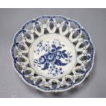 An 18th century Worcester Pinecone pattern blue and white basket, diameter 22cm