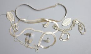 Assorted modern 925 and white metal jewellery, including two 925 Italian flatlink necklaces and