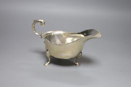 A modern silver sauceboat, Birmingham, 1966, 10.5cm, 7.5oz.