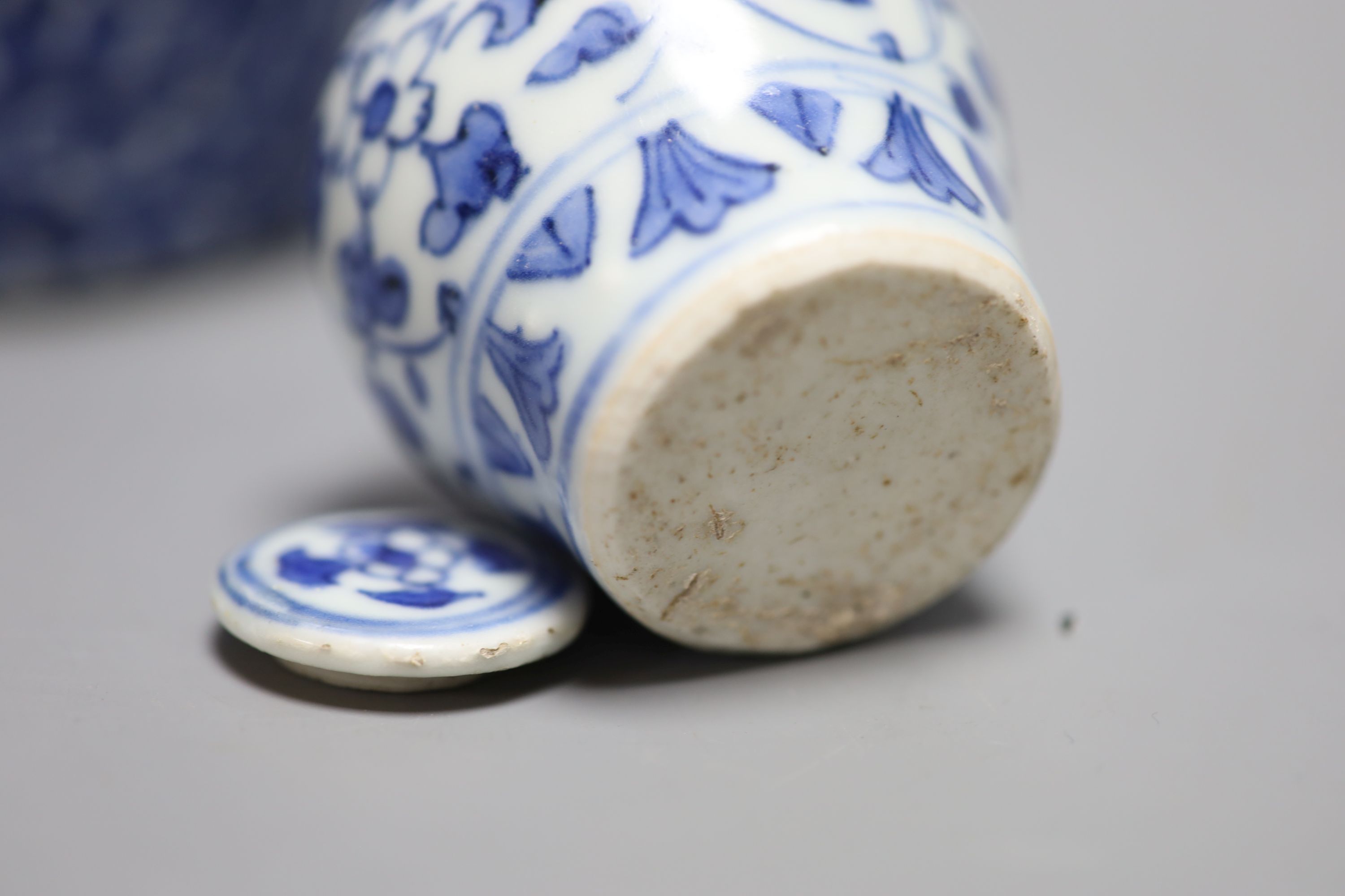 A Chinese blue and white 'lotus' jar and cover, early 20th century, a similar 'dragon' vase and a - Image 5 of 8