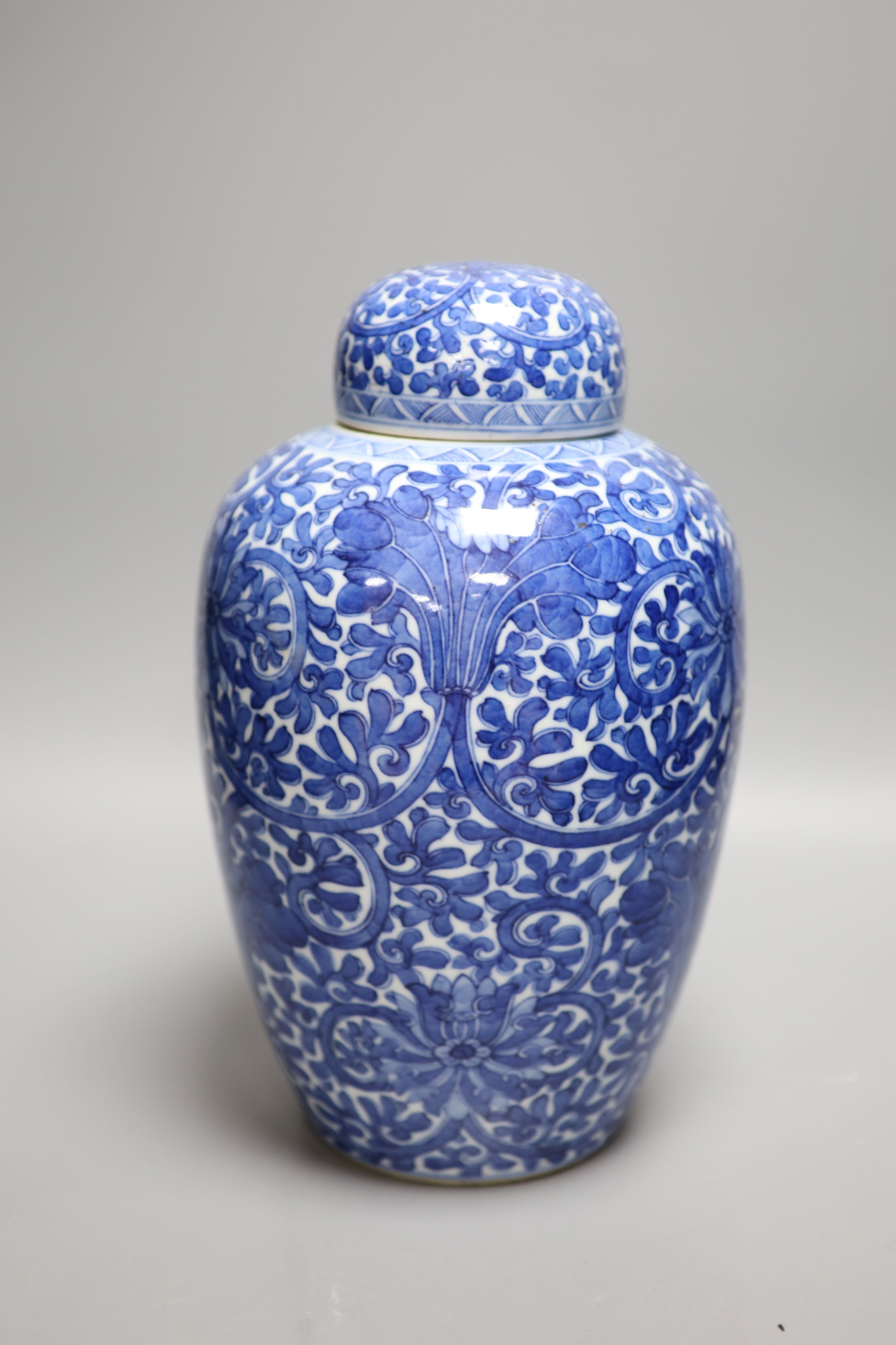 A Chinese blue and white 'lotus' jar and cover, early 20th century, a similar 'dragon' vase and a - Image 6 of 8