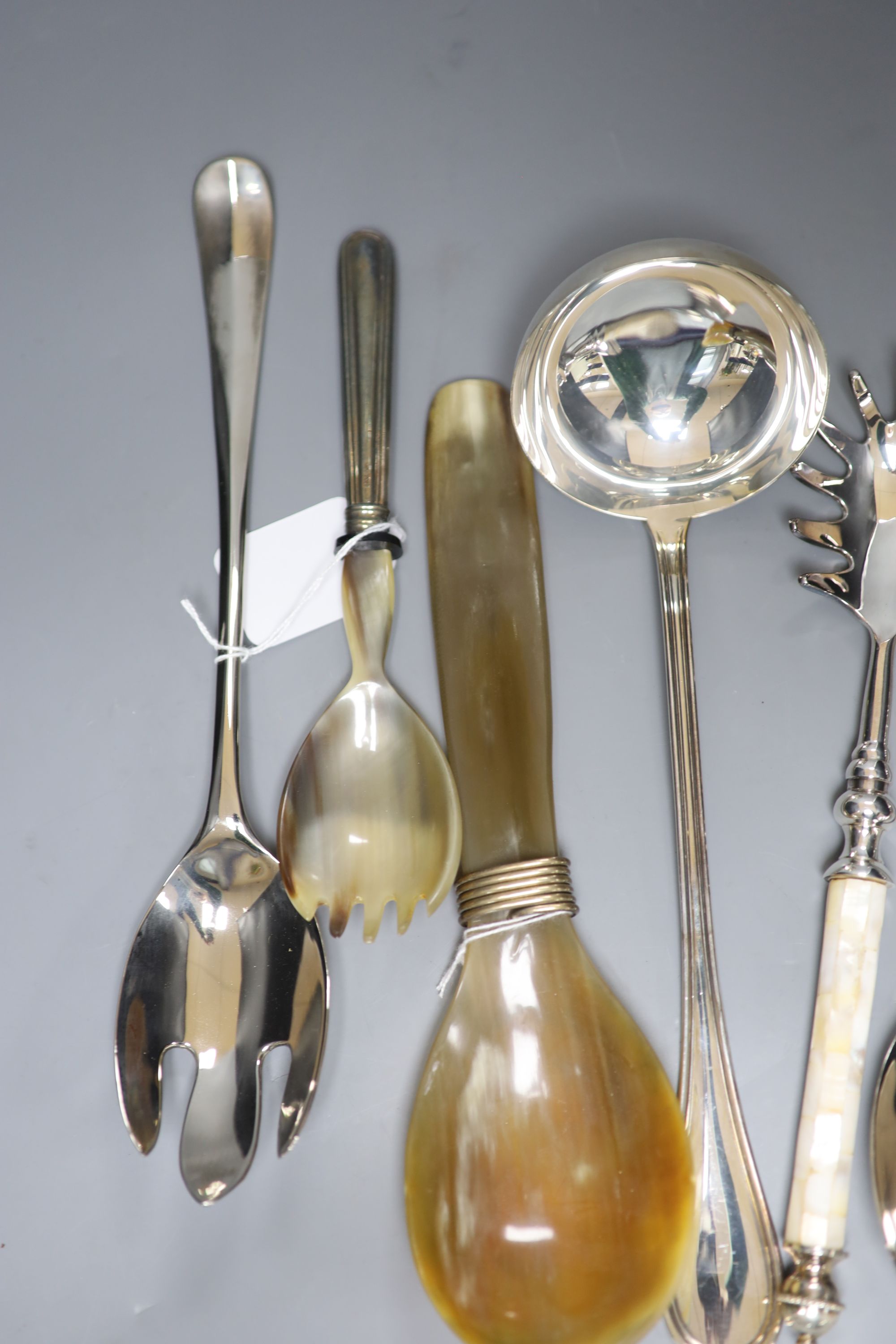 An 800 standard silver ladle and various serving items, including a pair of modern plated salad - Image 3 of 4