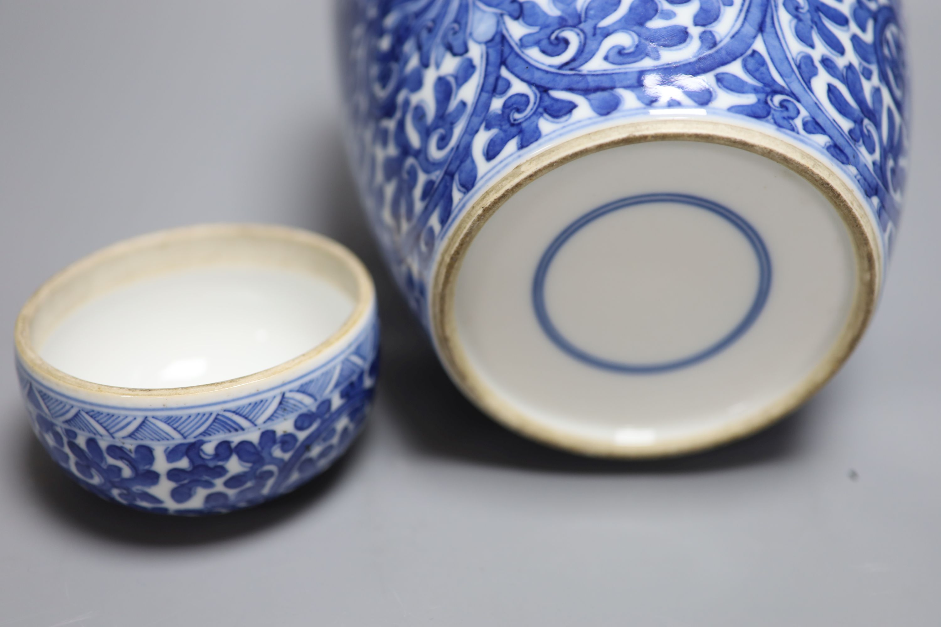 A Chinese blue and white 'lotus' jar and cover, early 20th century, a similar 'dragon' vase and a - Image 8 of 8
