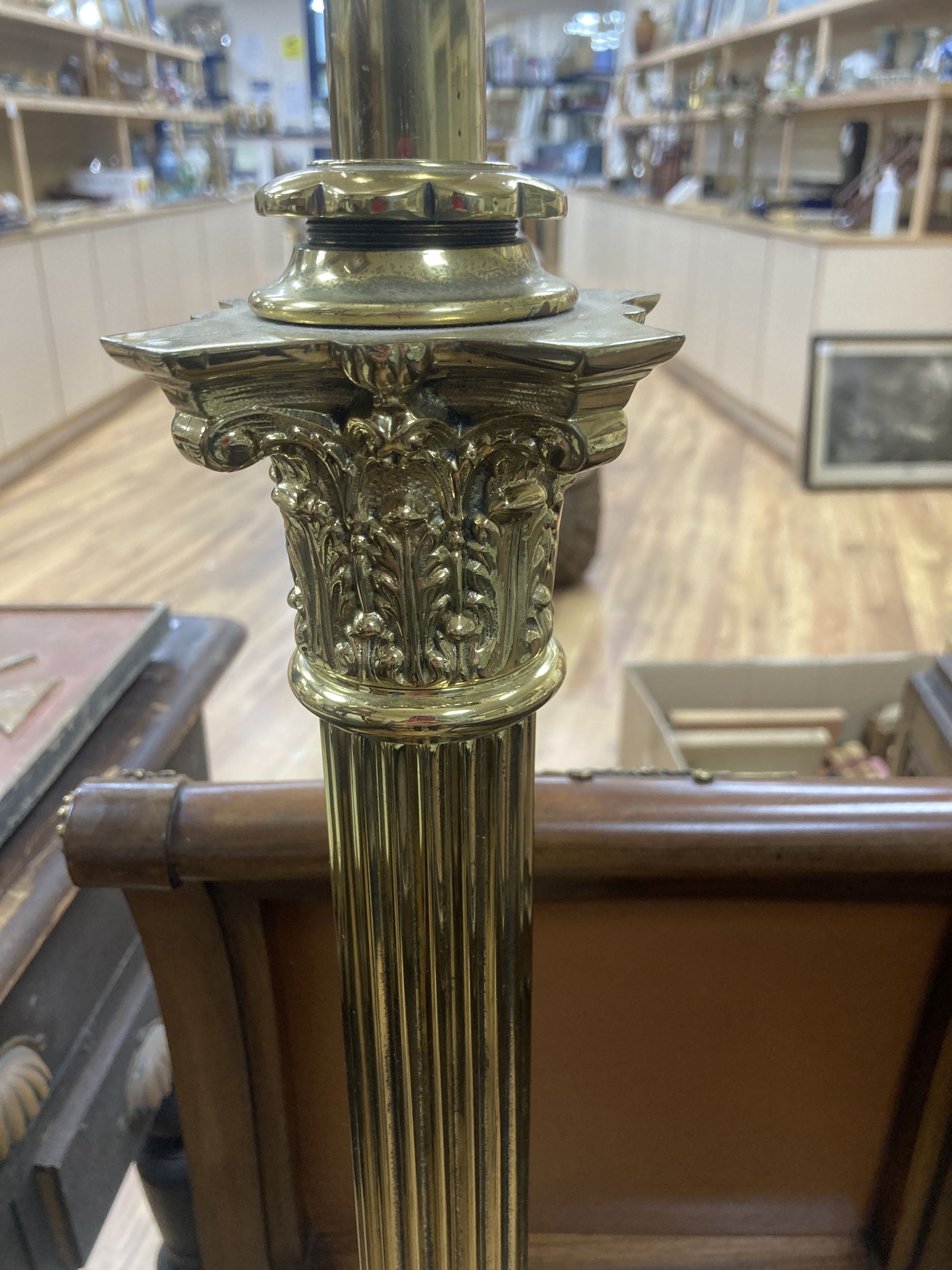 A Corinthian column brass telescopic standard lamp - Image 3 of 5