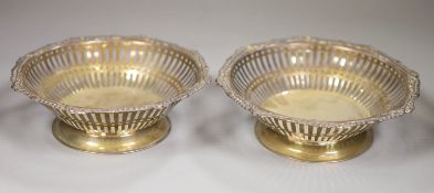 A pair of Edwardian pierced silver shallow bowls, Elkington & Co, Sheffield 1901, diameter 20.4cm,