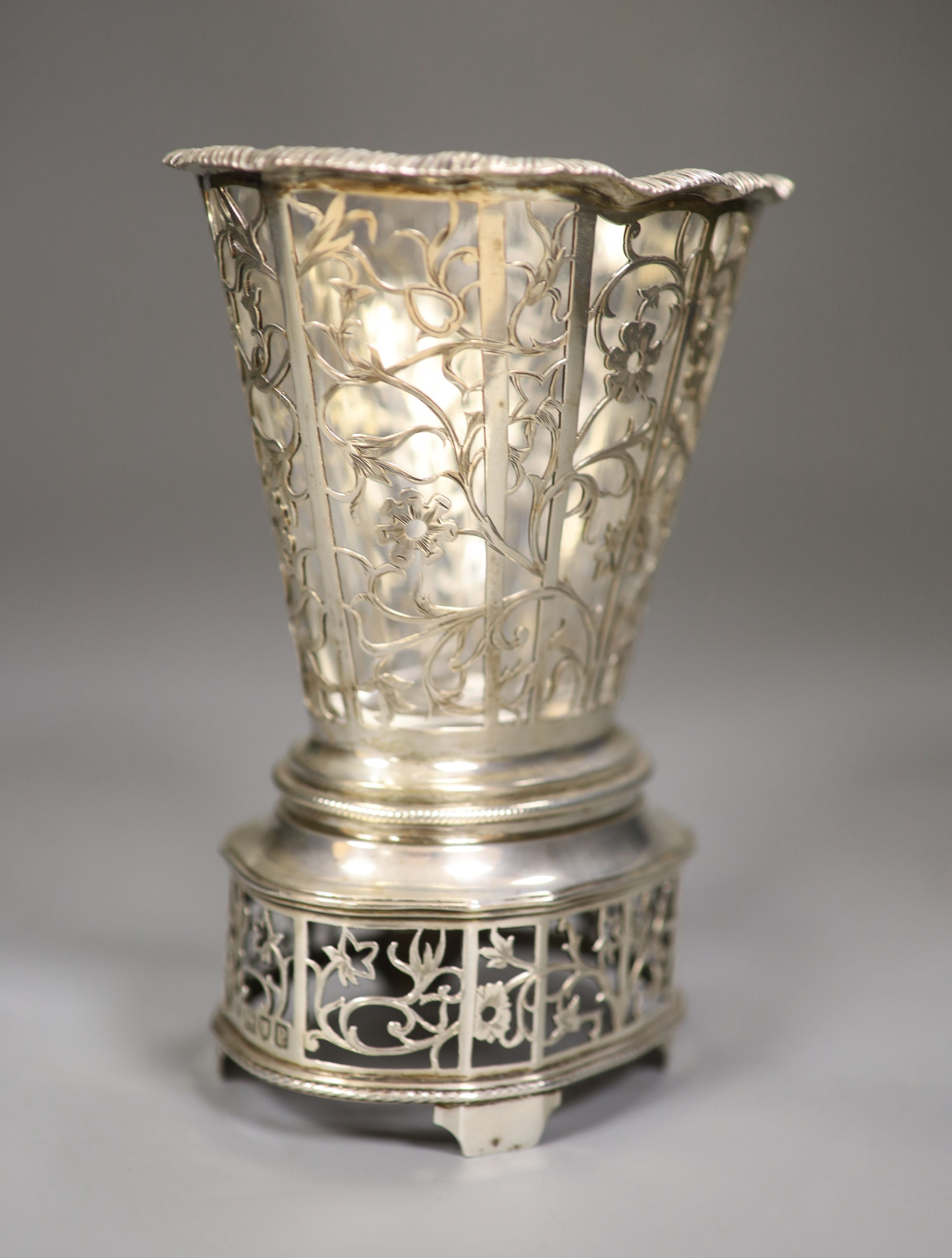 A George V pierced silver vase with glass liner, William Comyns, London, 1910, height 16.8cm, 10. - Image 2 of 3